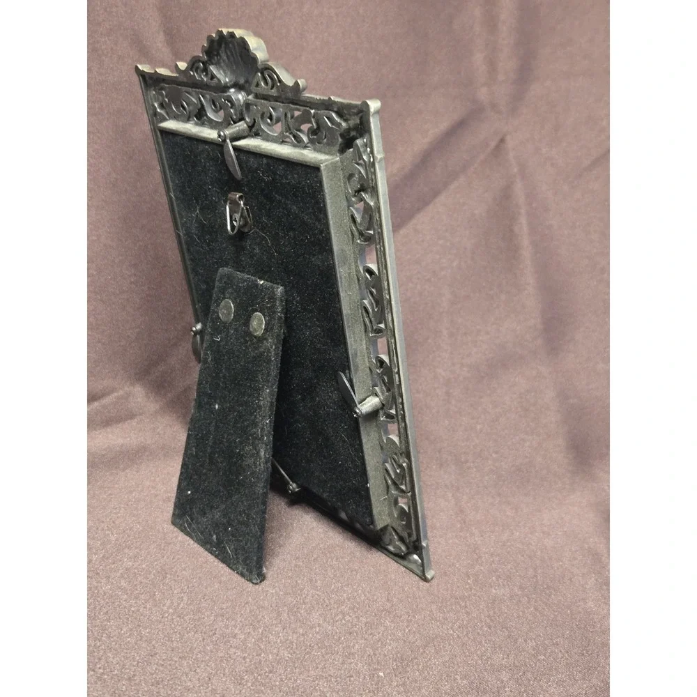 Vintage Ornate Metal (Heavy) 4x6 Picture Frame. Stand Or Hang. VGVC